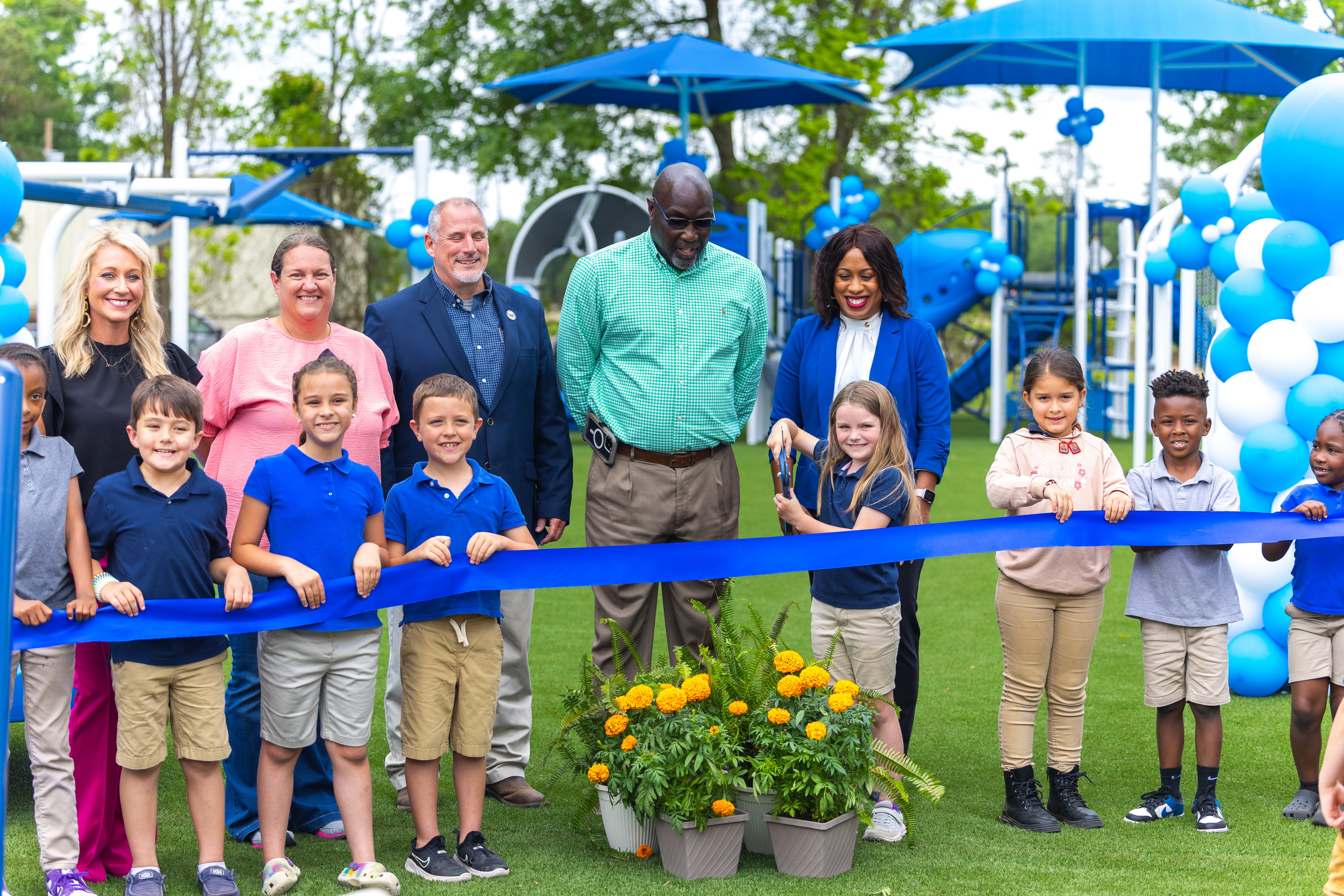 Grand opening ribbon cutting of MS Healthy School